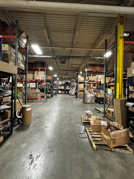 More Photos Of 15135 Hamilton Ave, Highland Park Warehouse For Lease