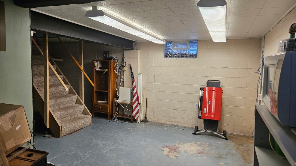 More Photos Of 2055 S Main St, Akron Office For Lease