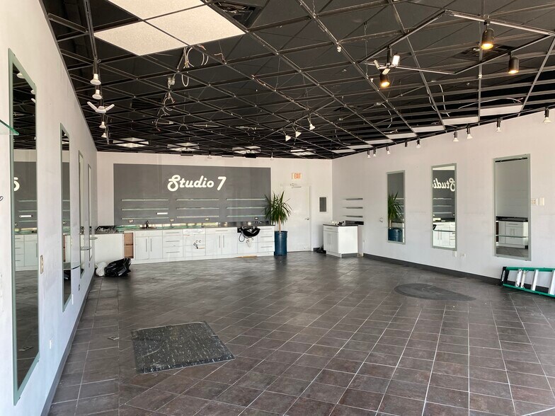 More Photos Of 1744-1788 Lake St, Hanover Park Unknown For Lease