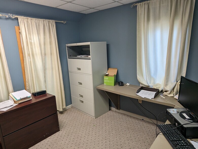 More Photos Of 16 Reeves Ave, Hamilton Office For Sale