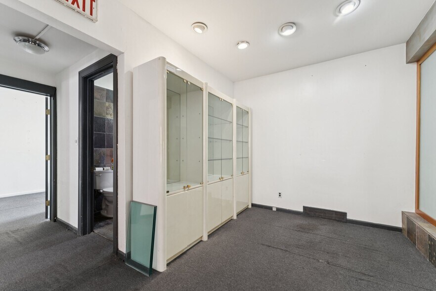 More Photos Of 12610 Larchmere Blvd, Cleveland General Retail For Sale