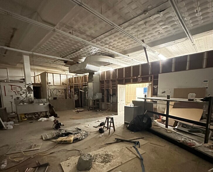 More Photos Of 976 Broadway, Buffalo Storefront For Lease