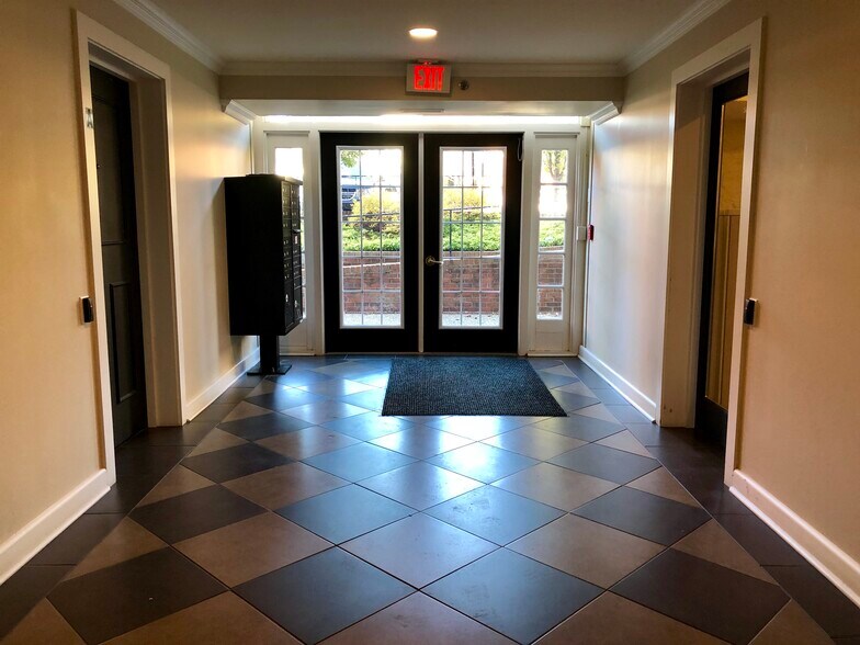 More Photos Of 445 5th St, Columbus Office Residential For Lease