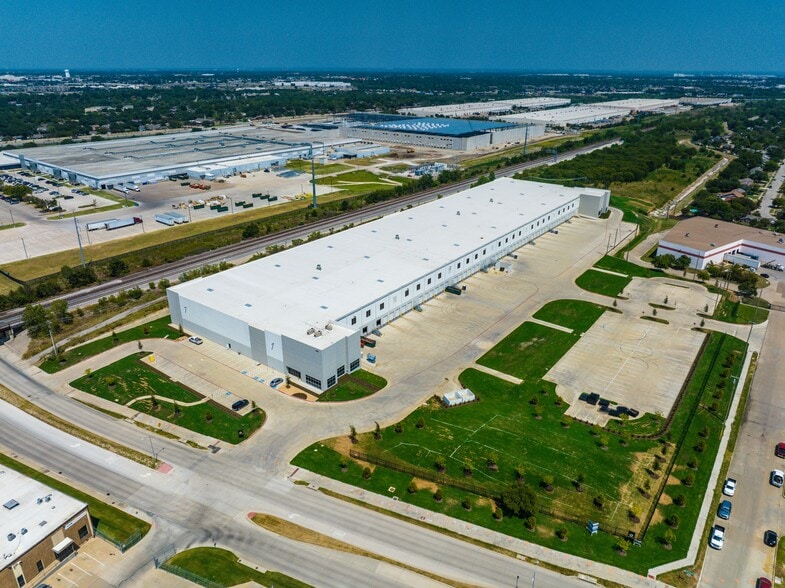 More Photos Of 540 S Town East Blvd, Mesquite Distribution For Lease