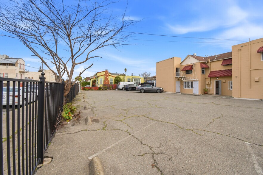 More Photos Of 2809-2815 Macdonald Ave, Richmond Office For Sale