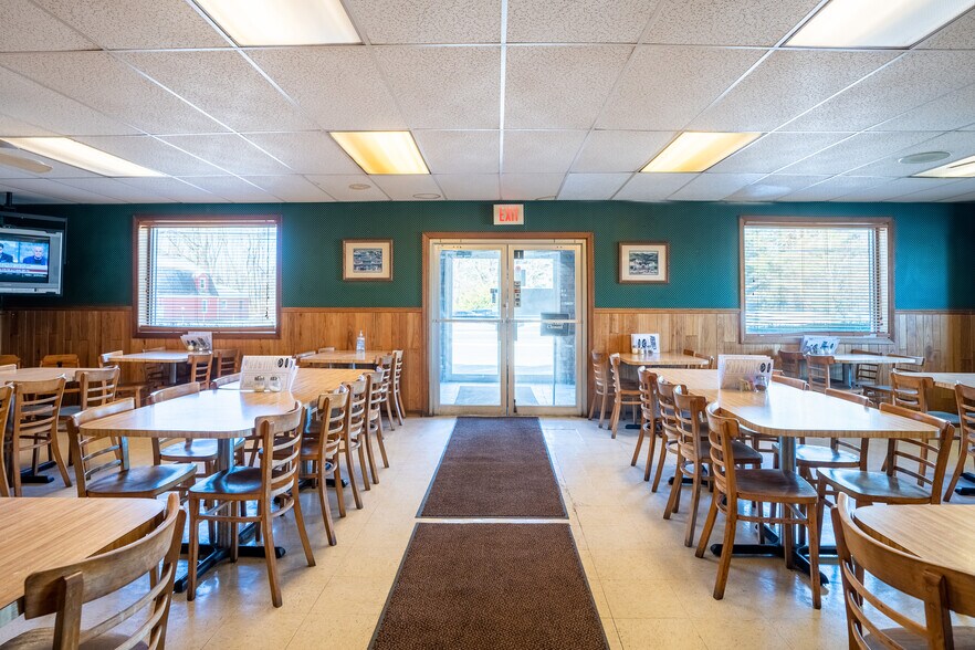 More Photos Of 255 S Main St, East Windsor Restaurant For Sale