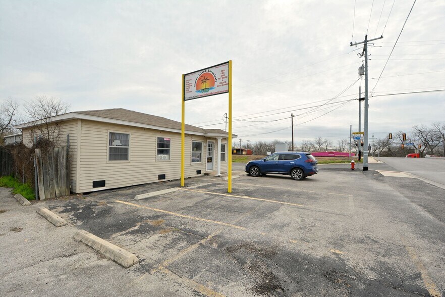 More Photos Of 100 Schertz Pky, Schertz Freestanding For Sale