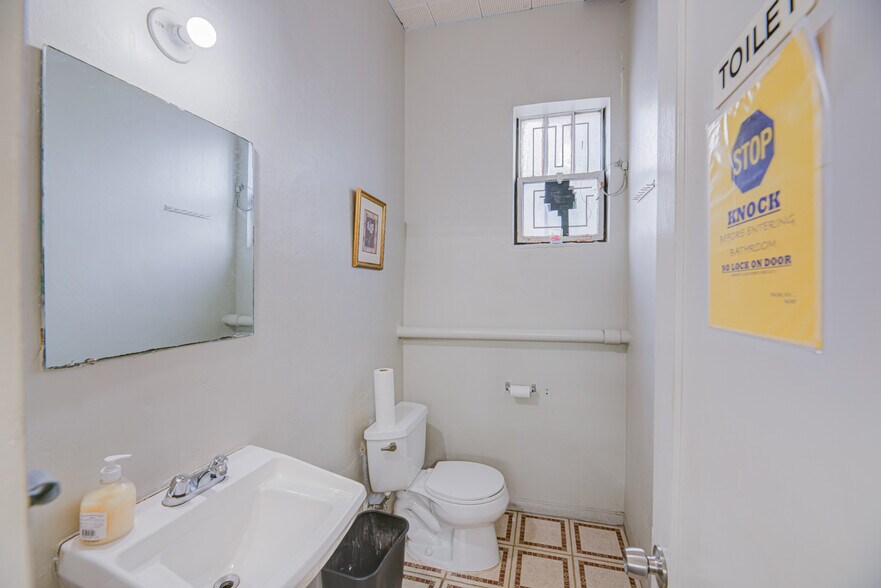 More Photos Of 777 NE 125th St, North Miami Storefront For Lease