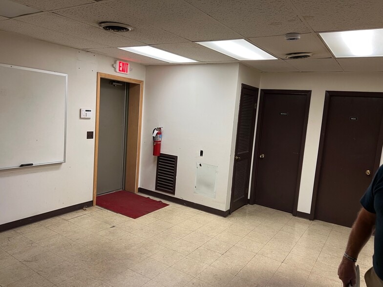 More Photos Of 1240 Stanford Dr, Kankakee Industrial For Sale