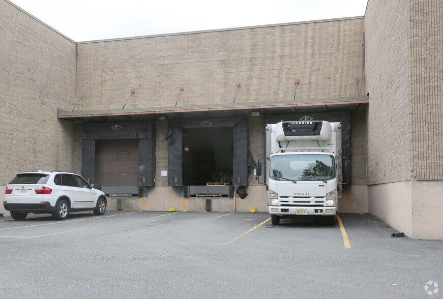 More Photos Of 160 Broadway, Cresskill Warehouse For Lease