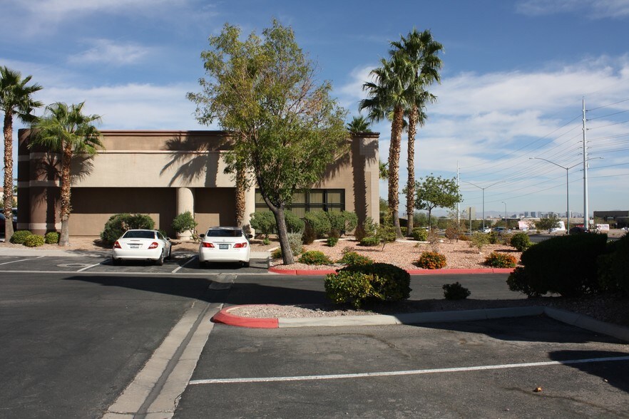 More Photos Of 8064-8084 W Sahara Ave, Las Vegas Office For Lease