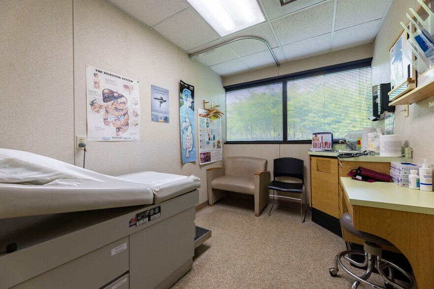 More Photos Of 360 Kingstown Rd, Narragansett Medical For Lease