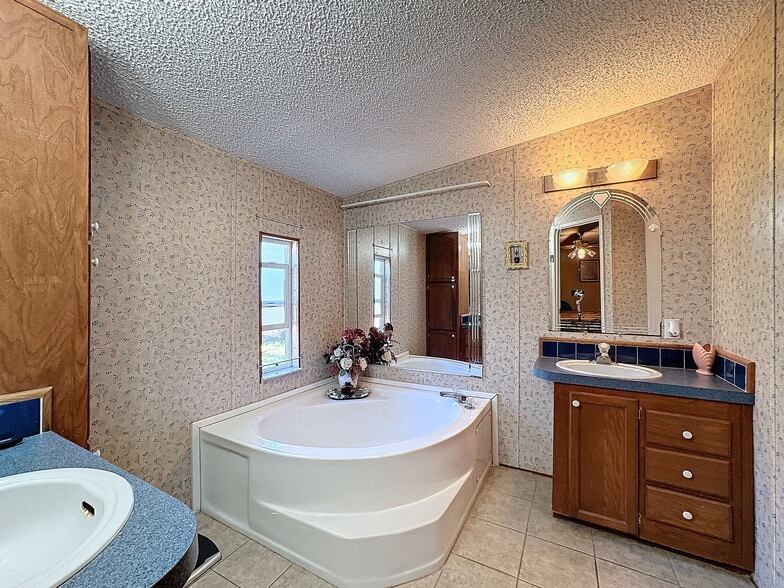 More Photos Of 15525 Shady Hills Rd, Spring Hill Restaurant For Sale