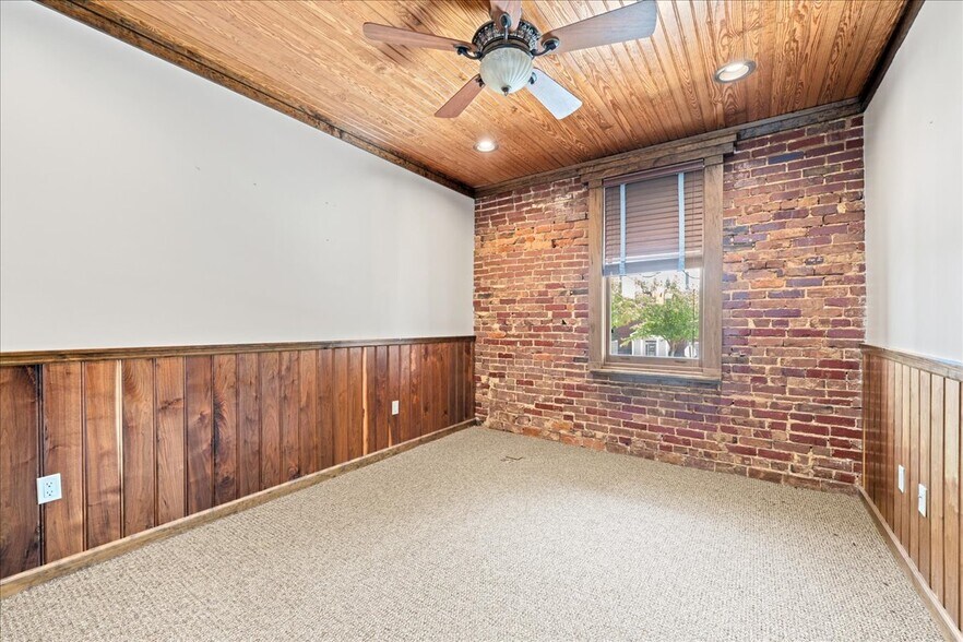 More Photos Of 303 E Main St, Pickens General Retail For Sale