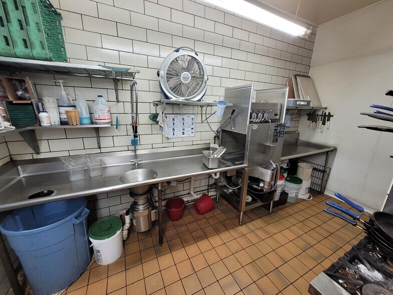 More Photos Of 615 E 3rd St, Kimball Restaurant For Sale