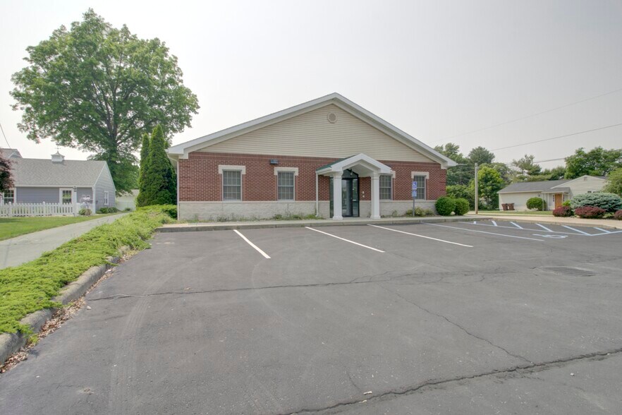 More Photos Of 366 N Portland Way, Galion Medical For Lease