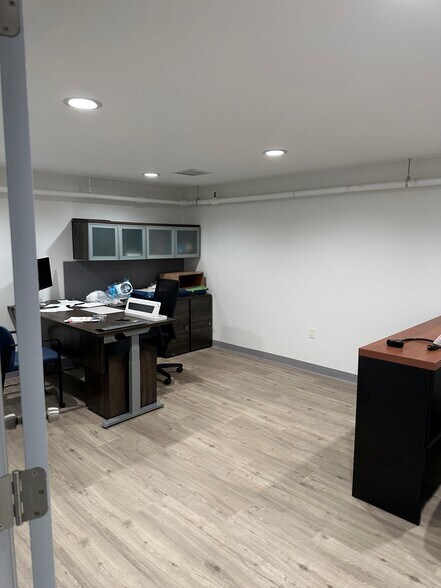 More Photos Of 2550 Wabash Ave, Saint Paul Warehouse For Lease