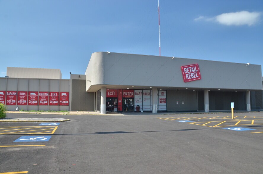 More Photos Of 4301 State Ave, Kansas City Department Store For Sale