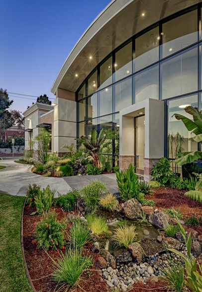 More Photos Of 380 Logue Ave, Mountain View Flex For Sale