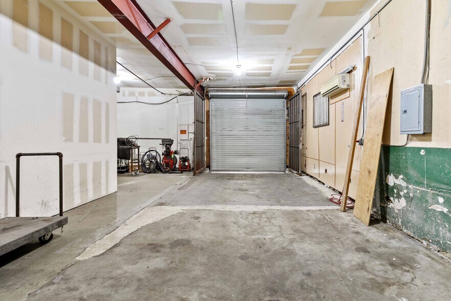 More Photos Of 6835 Tujunga Ave, North Hollywood Warehouse For Lease