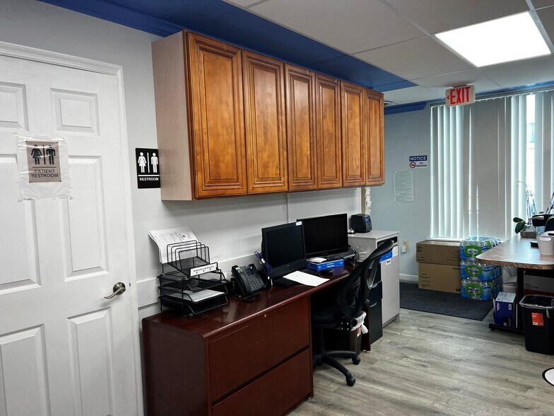 More Photos Of 9821 Greenbelt Rd, Lanham Seabrook Office For Sale