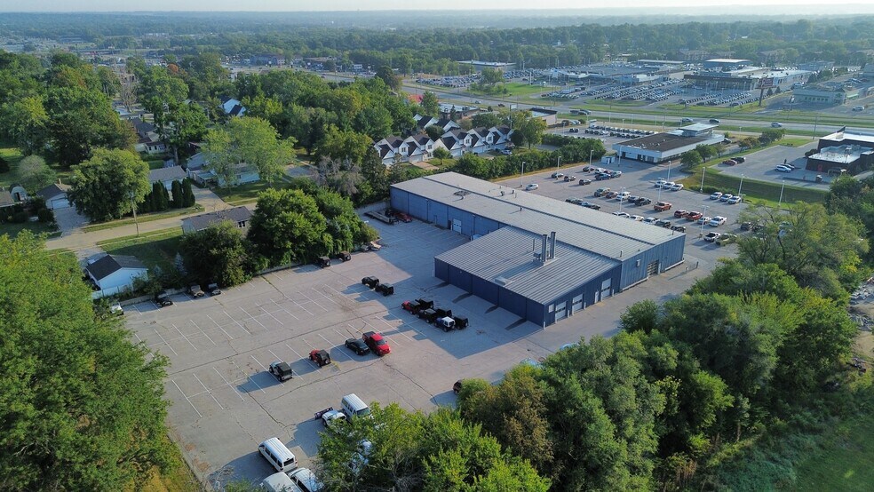 More Photos Of 4410 Merle Hay Rd, Des Moines Auto Dealership For Lease