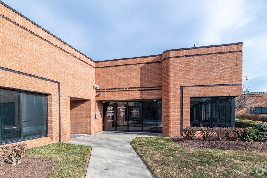 More Photos Of 45 W Watkins Mill Rd, Gaithersburg Research And Development For Lease