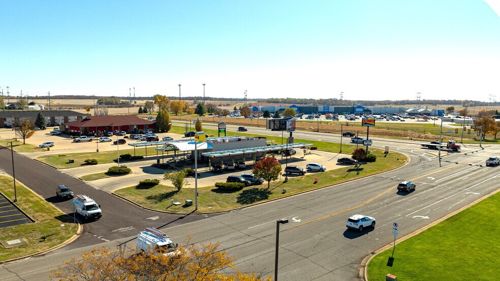 Primary Photo Of 3601 Court St, Pekin Fast Food For Sale