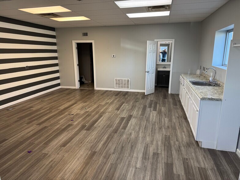 More Photos Of 812 Merriman Street, Conway Flex For Sale