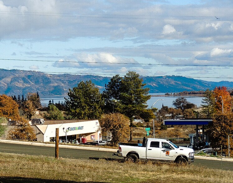 More Photos Of 1329 Todd Rd Ext, Lakeport Flex For Sale