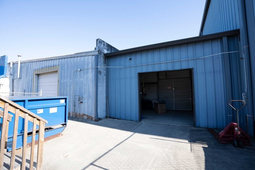 More Photos Of 1651 Holland St, West Columbia Warehouse For Lease