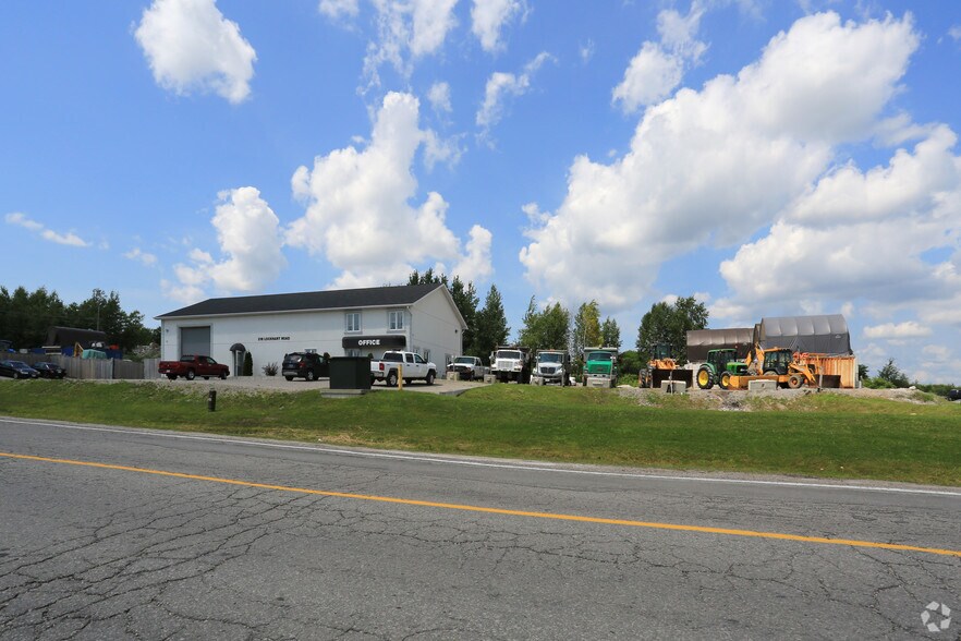 More Photos Of 218 Lockhart Rd, Barrie Service For Sale