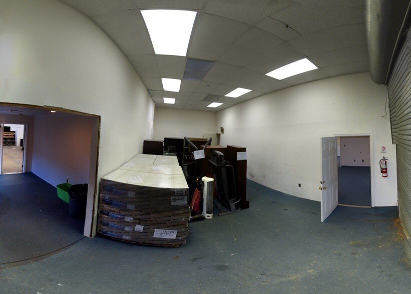 More Photos Of 8433 Backlick Rd, Lorton Flex For Lease