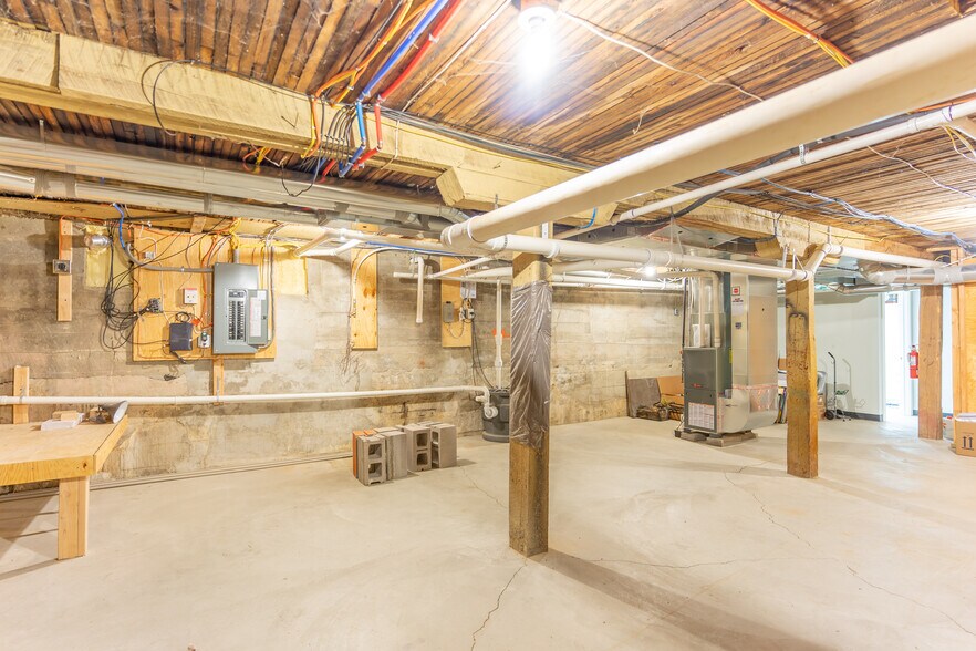 More Photos Of 24 Mill St, Naples Office For Lease