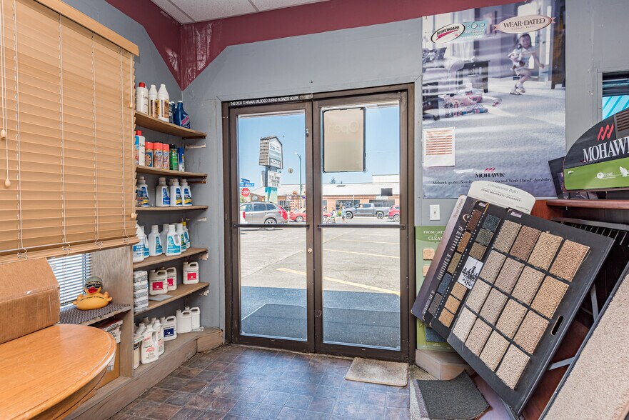 More Photos Of 213 E Washington St, Sequim Storefront Retail Office For Sale