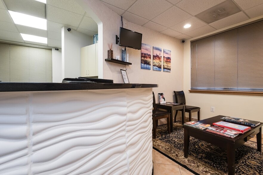 More Photos Of 4400 MacArthur Blvd NW, Washington Office For Sale