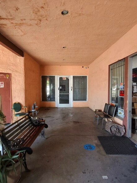 More Photos Of 11479 San Fernando Rd, San Fernando Storefront Retail Office For Lease