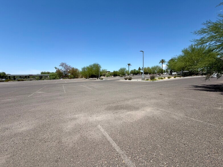 More Photos Of 15301 N Hayden Rd, Scottsdale Parking Lot For Lease