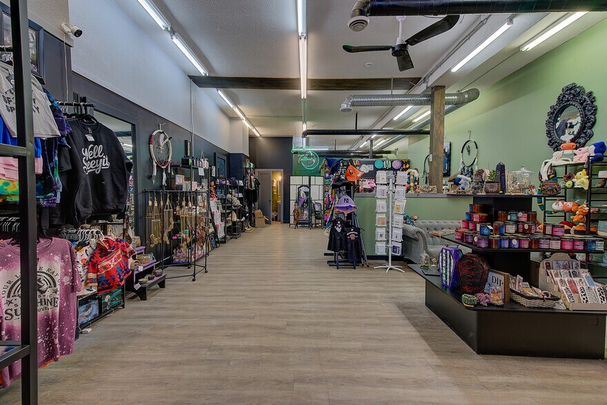 More Photos Of 5020 50 St, Sylvan Lake Storefront For Sale