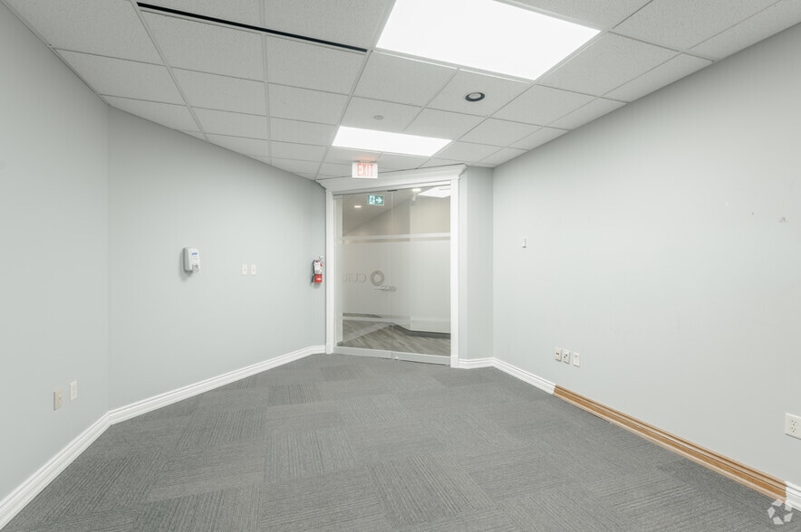 More Photos Of 5500 N Service Rd, Burlington Office For Lease