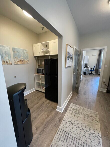 More Photos Of 6478 Putnam Ford Dr, Woodstock Office For Lease