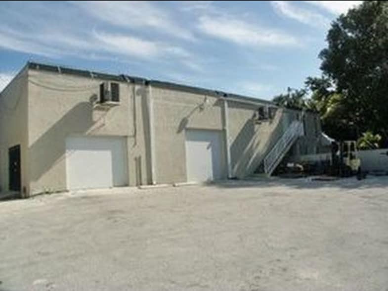 More Photos Of 2 N Blackwater Ln, Key Largo Showroom For Lease