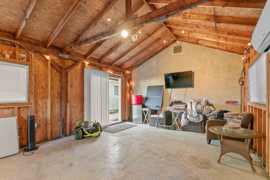 More Photos Of 7317 Clybourn Ave, Sun Valley Contractor Storage Yard For Sale