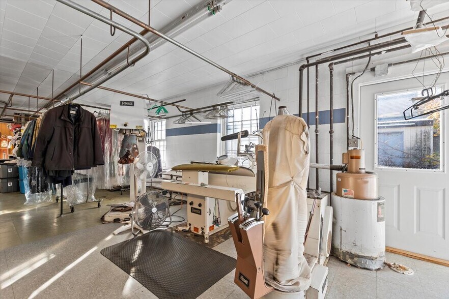 More Photos Of 256 Benmont Ave, Bennington Freestanding For Sale