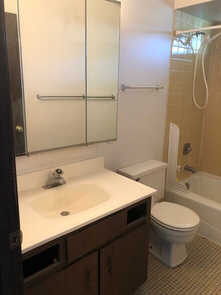 More Photos Of 7710 Wildwood Ct, Darien Apartments For Sale
