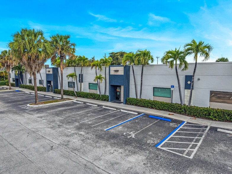 More Photos Of 8111-8119 NW 33rd St, Miami Warehouse For Sale
