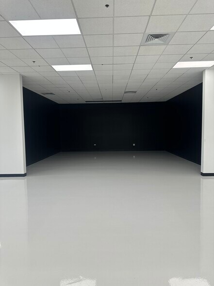 More Photos Of 815 14th St SW, Loveland Light Manufacturing For Lease