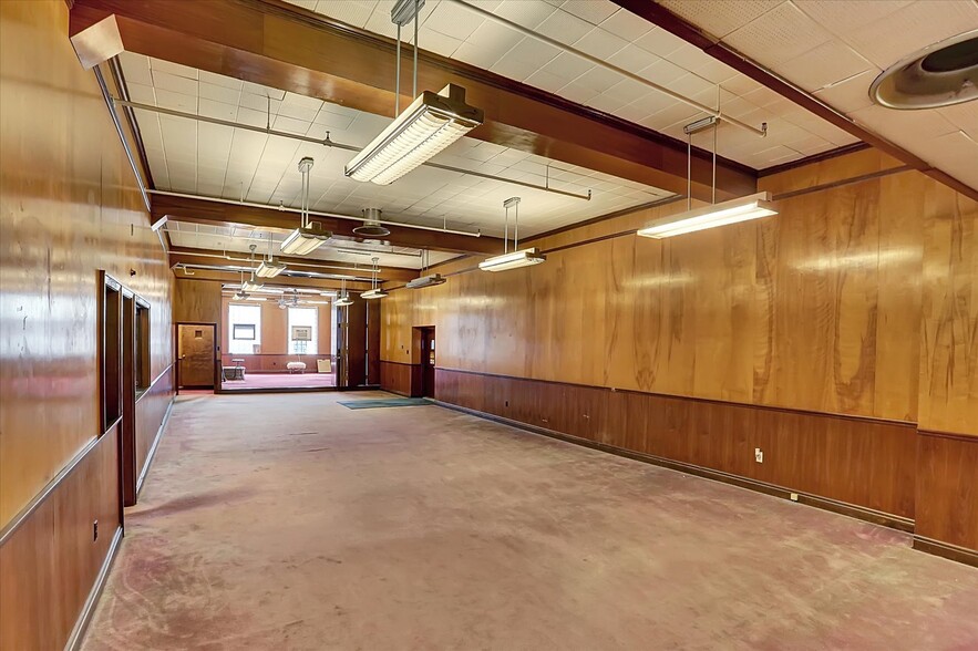 More Photos Of 701 E Hay St, York Warehouse For Lease