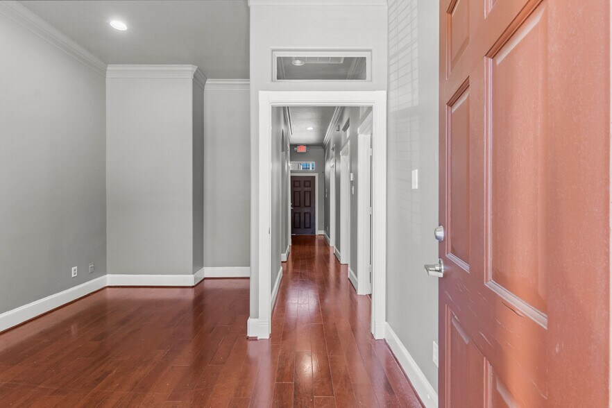 More Photos Of 25511 Budde Rd, The Woodlands Office For Lease