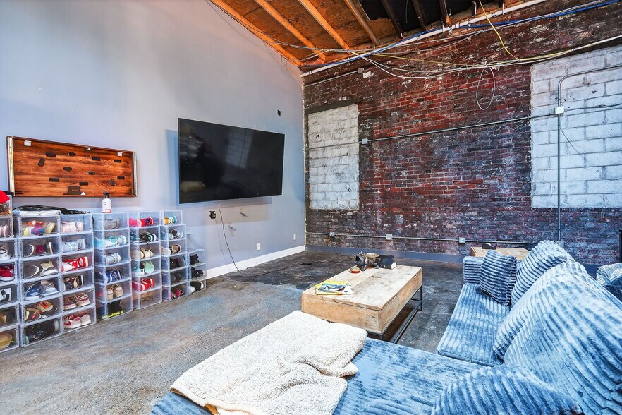 More Photos Of 1628 E Bates St, Indianapolis Warehouse For Sale